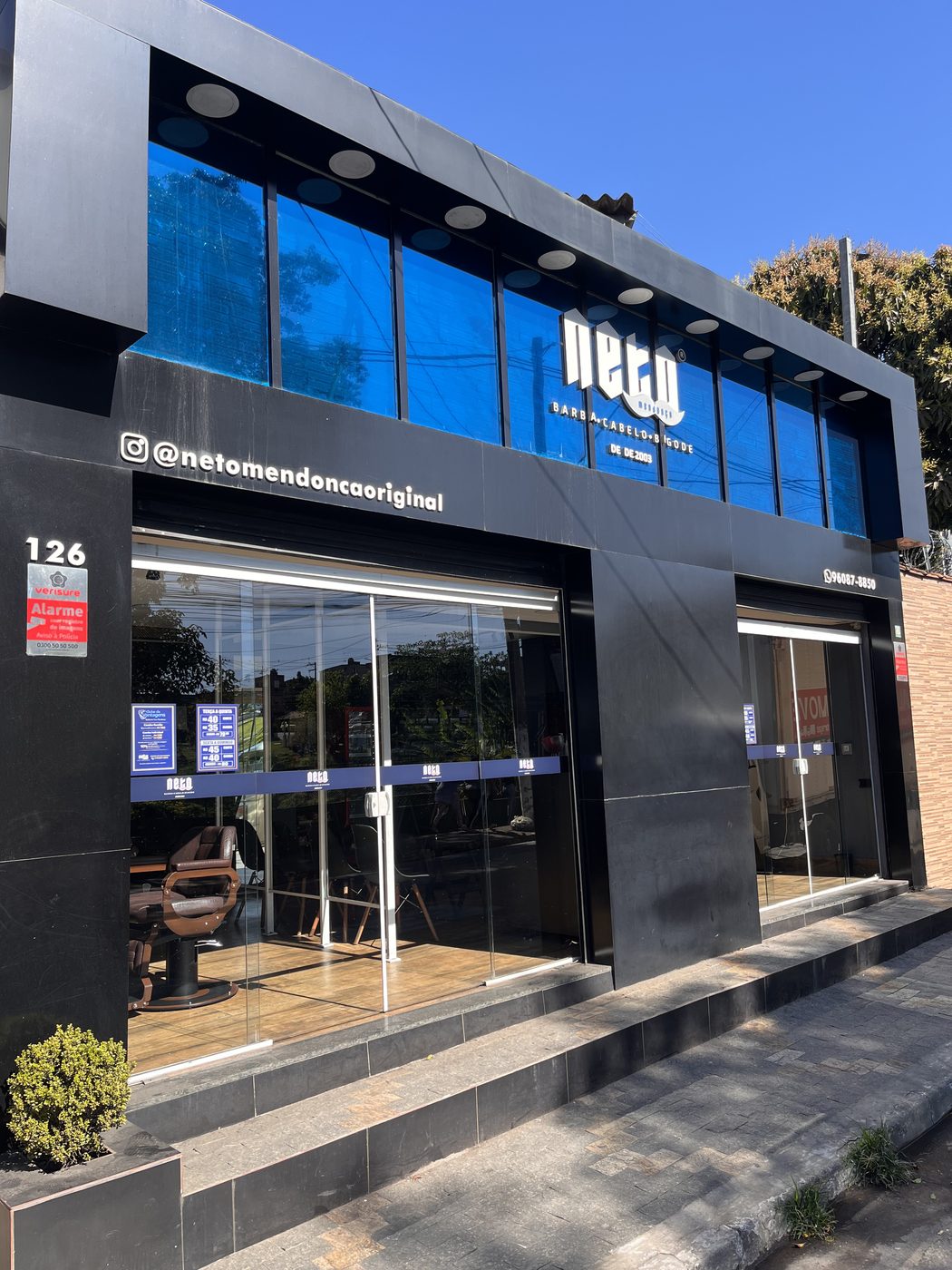 Fachada da Barbearia Neto Mendonça